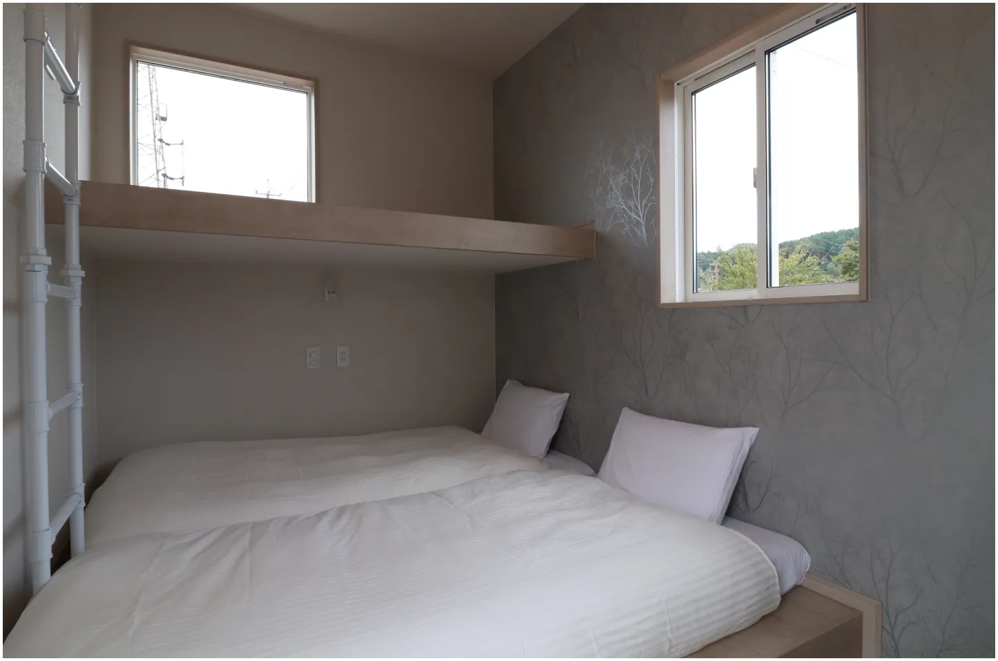 BASE01 – Forest ベッドルーム