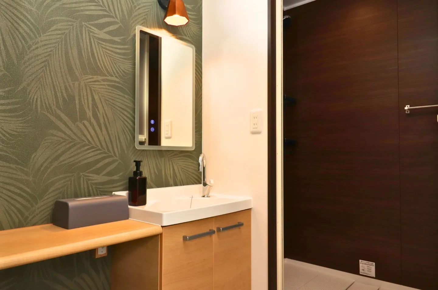 BASE02 – River 洗面台・シャワールーム