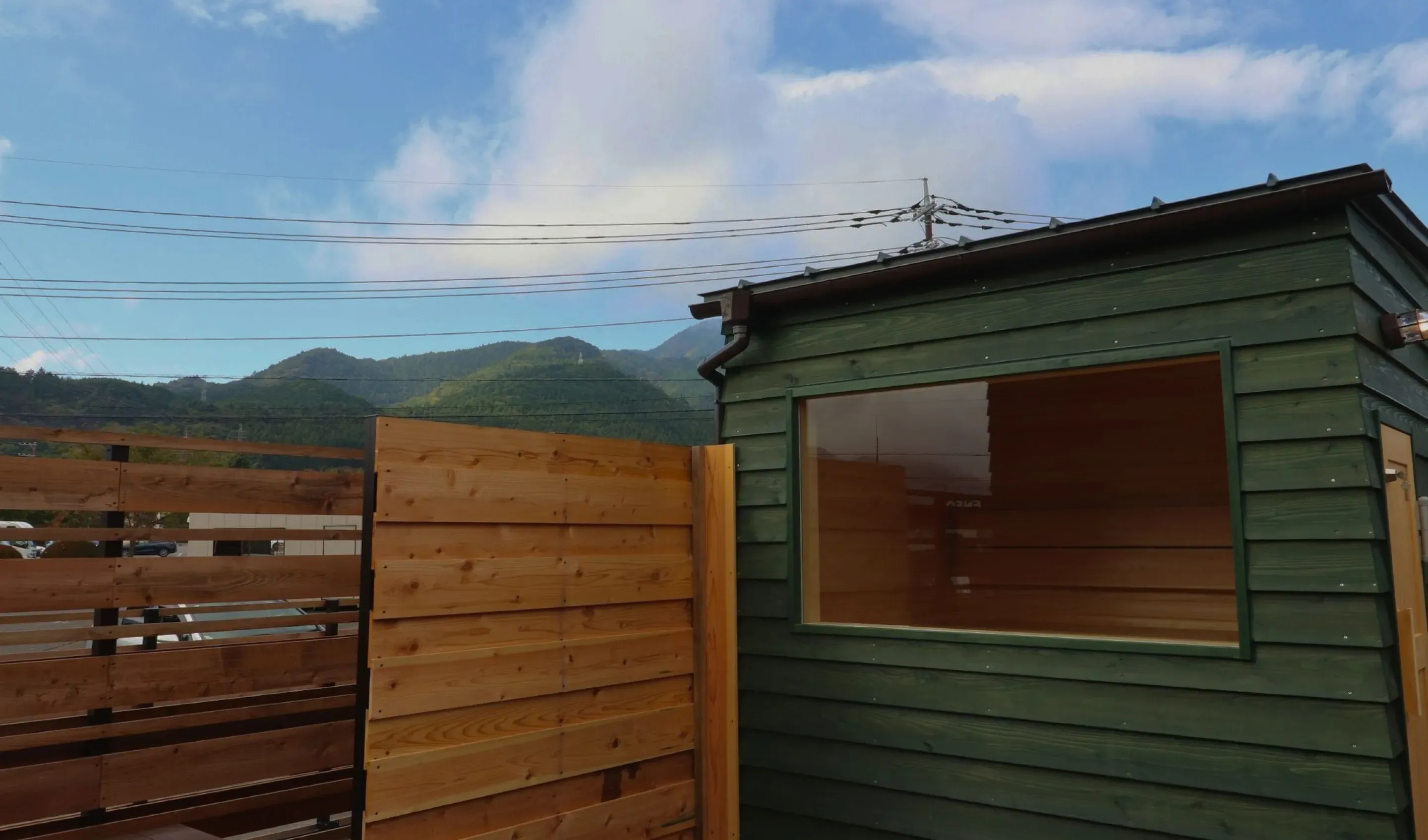 那須 森蔵のサウナ外観｜自然に囲まれたグランピング施設